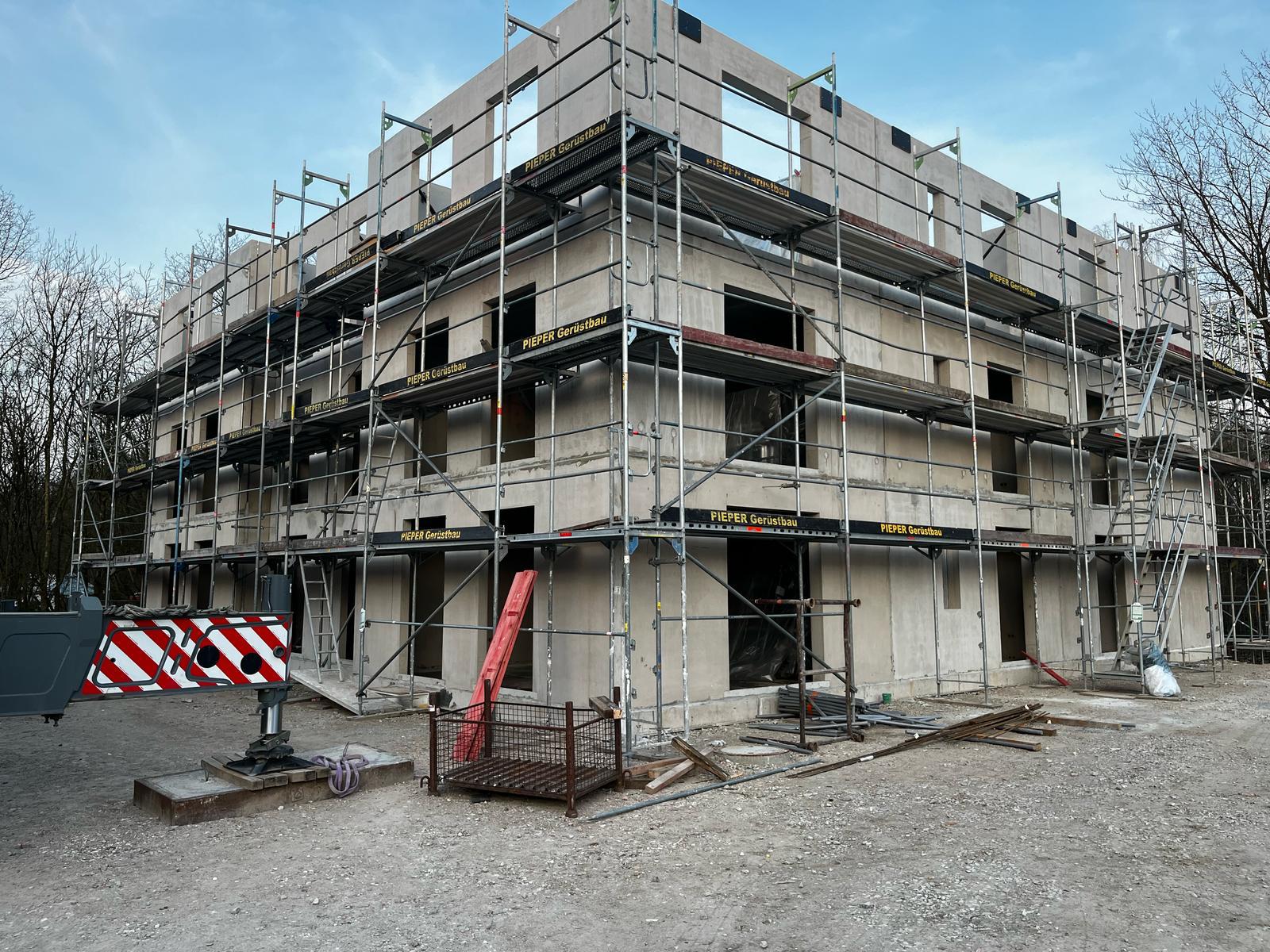 Bild eines Rohbaus vor dem Einbau von Fenstern durch SoftTherm Fensterbau.