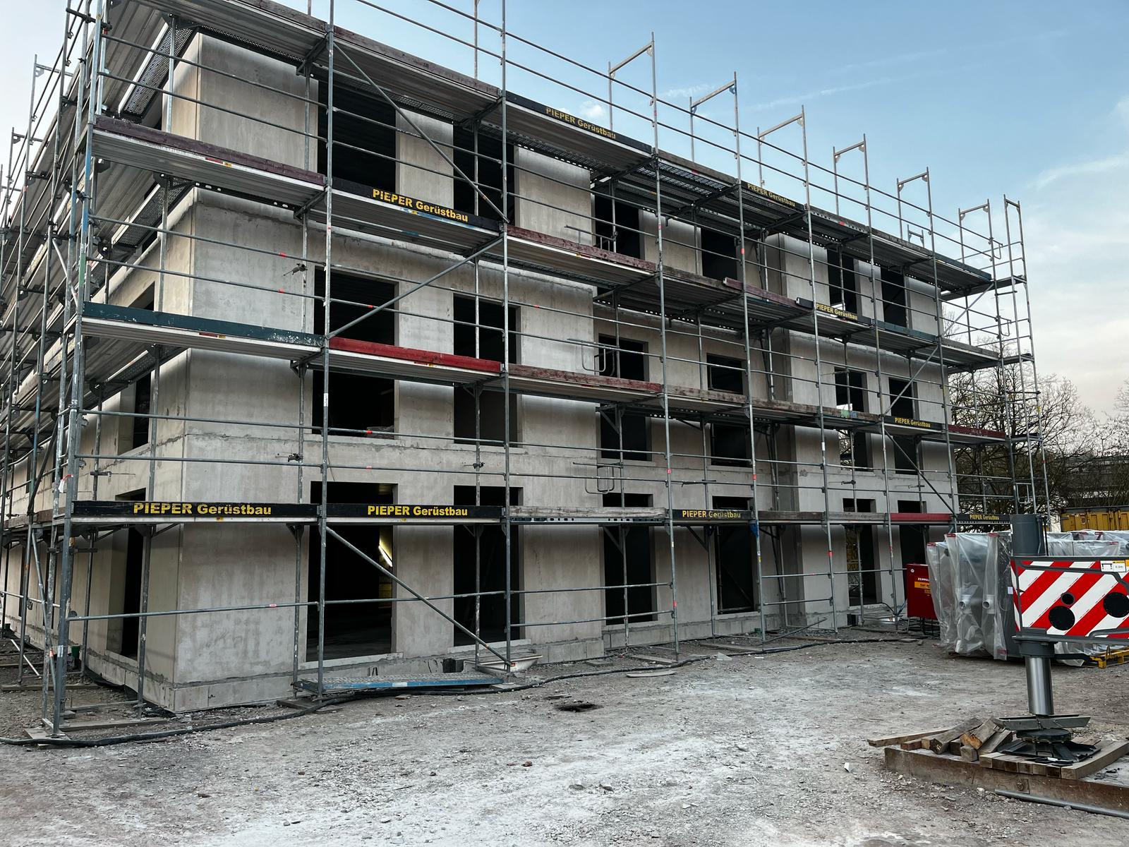 Bild eines Rohbaus vor dem Einbau von Fenstern durch SoftTherm Fensterbau.